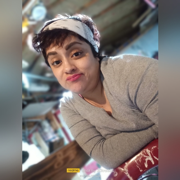 Meet your Posher, Sandra - Picture 2 of 2